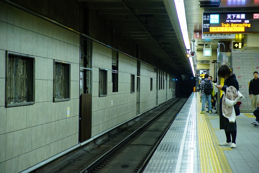 【堺筋線】北浜駅がリニューアル工事中…新しい壁面がお目見え