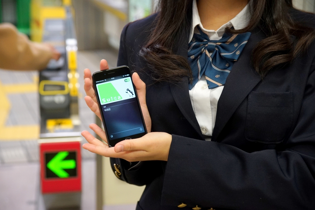 大阪地下鉄の改札にiPhoneをかざして入るにはどうすればいいの？