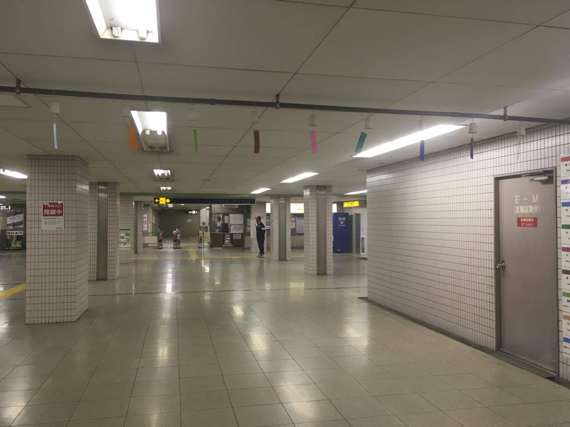【千日前線】野田阪神駅に涼し気な「ラインカラー風鈴」が登場