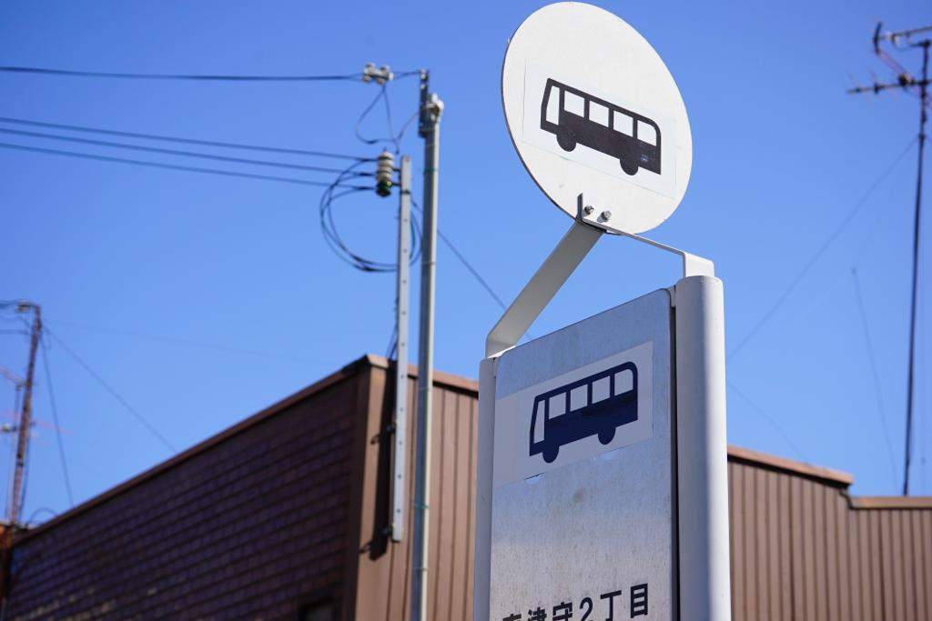 【大阪シティバス】非電照式のバス停へも新CIマークが設置される
