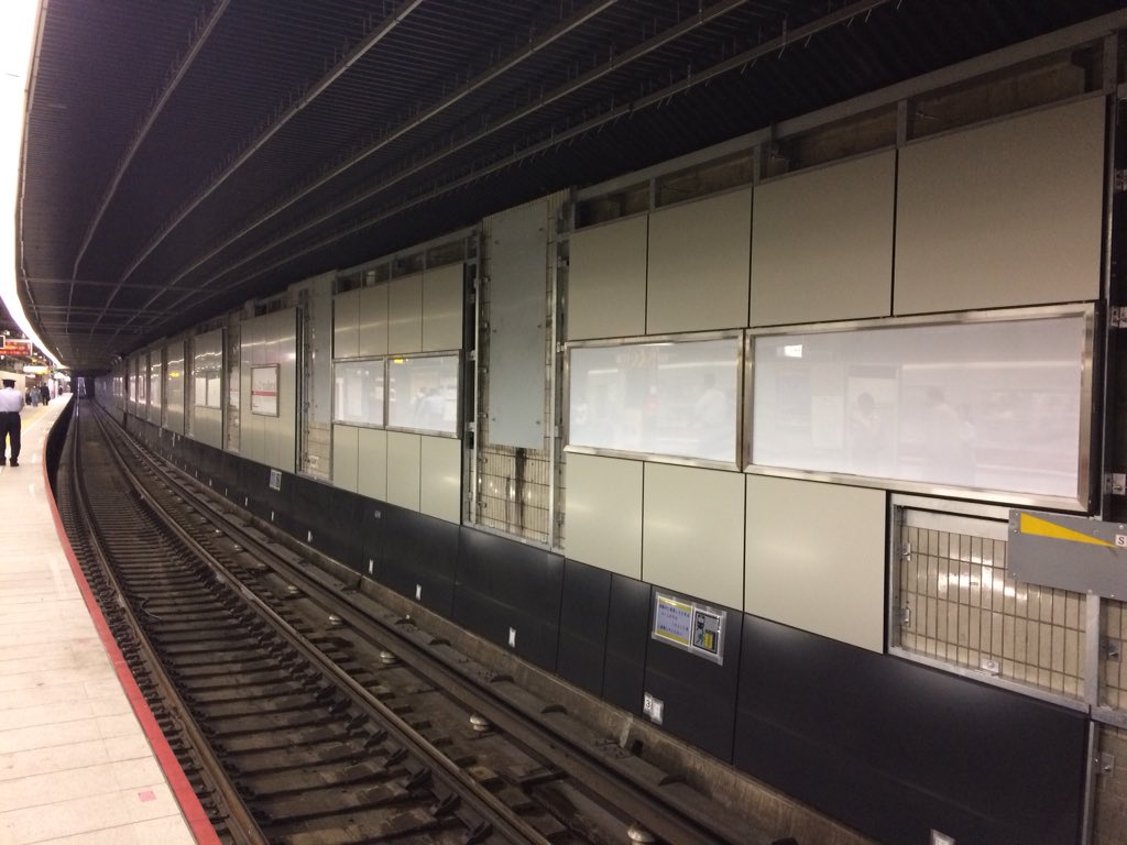 【御堂筋線】中津駅リニューアル工事が佳境を迎える。壁ユニット取り付けで印象が様変わり