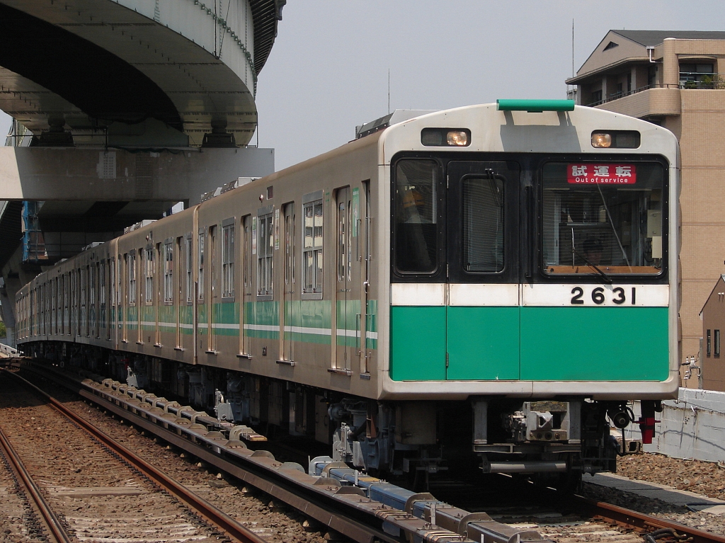 安いそれに目立つ Osaka Metro 20系 定期検査サシ 20-34編成 鉄道 