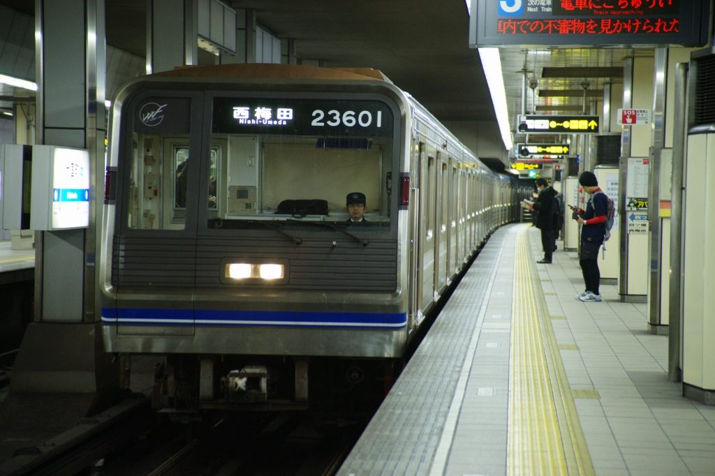 【四つ橋線】大国町駅にホームドア設置を発表。来年2月から運用開始