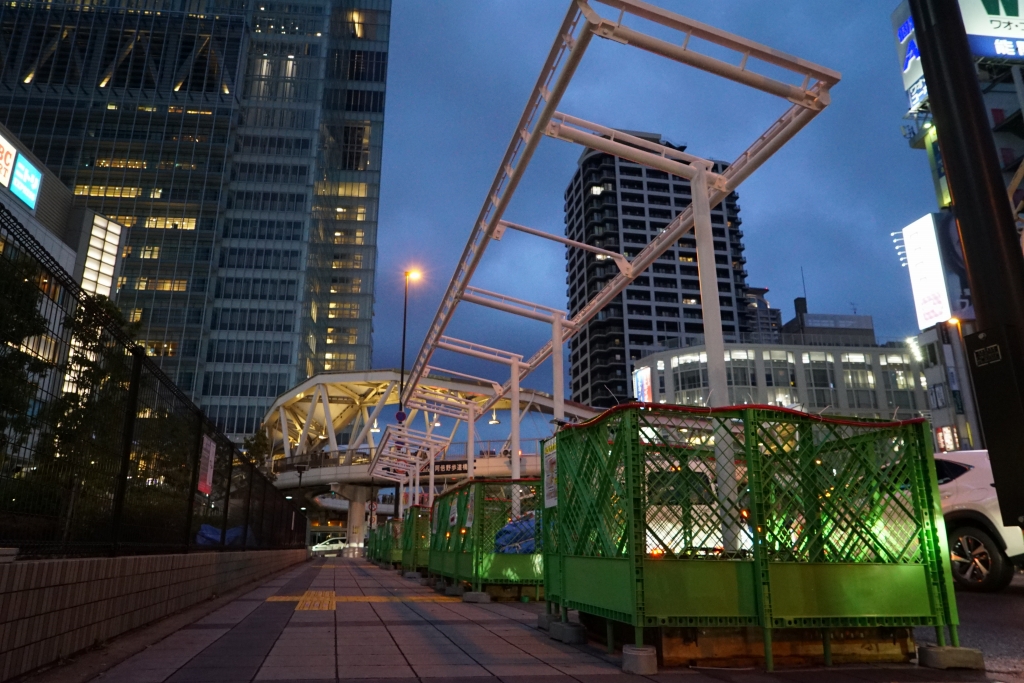 【大阪シティバス】あべの橋バス停に屋根を建設中