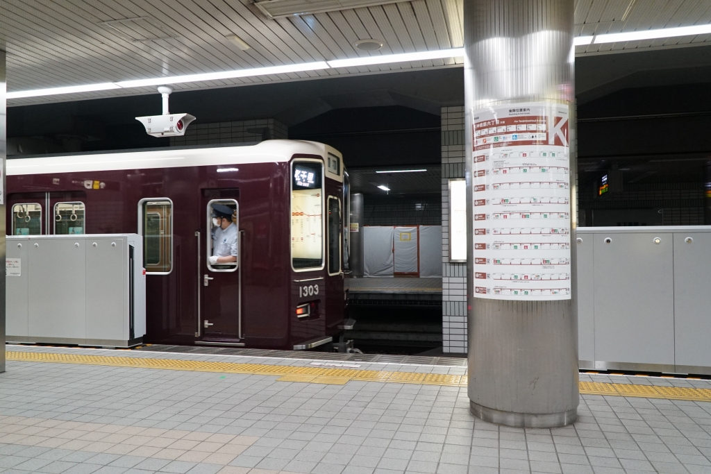【堺筋線】天下茶屋駅2番線にホームドアを設置