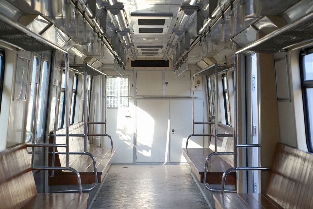 都営地下鉄「12-000形」保存車の中が完全に70系だった件