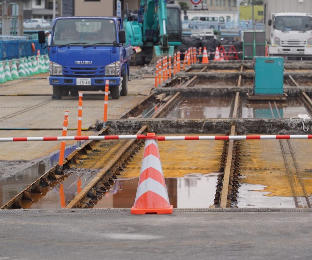 架替工事中の「端建蔵橋」から大阪市電の線路が見つかる
