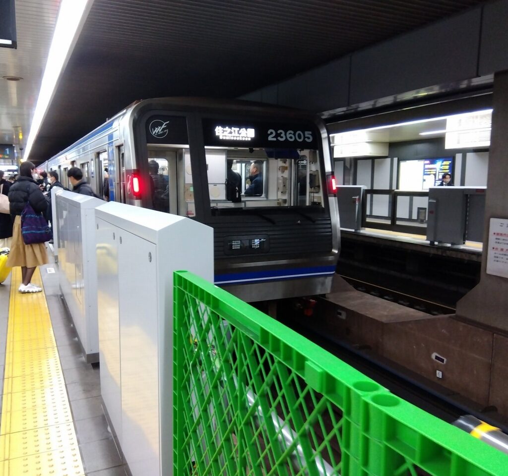 【四つ橋線】本町駅のホームドアが稼働開始
