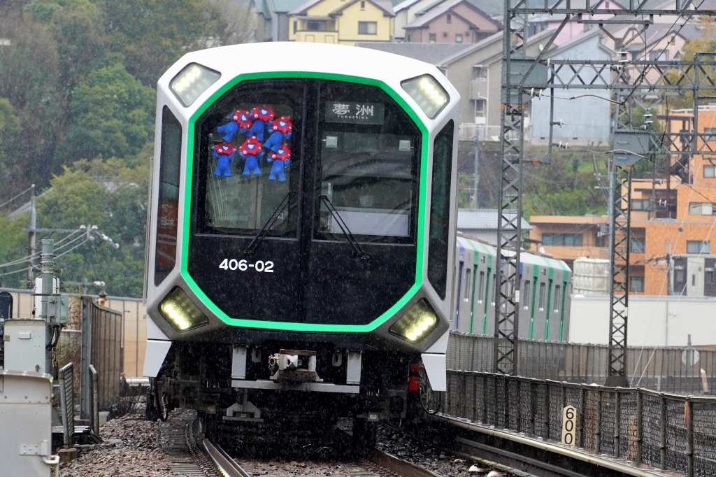 中央線400系に「ミャクミャクぬい」の添乗復活！